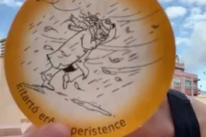 Kitartó erő, gyertya (szarvangászana)