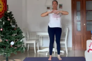 12 perces átmozgatás – gyors segítség olyan napokra, amikor nem tudsz 60 percet jógázni