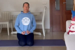 Csakra kiegyensúlyozó relaxáció- feküdj le pihenni és segítsd az optimális áramlást az energia testedben!