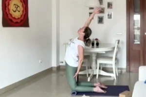 Légzés, mellkas lazítás, feszültségoldás, fél teve póz (Ardha Ustrászana)